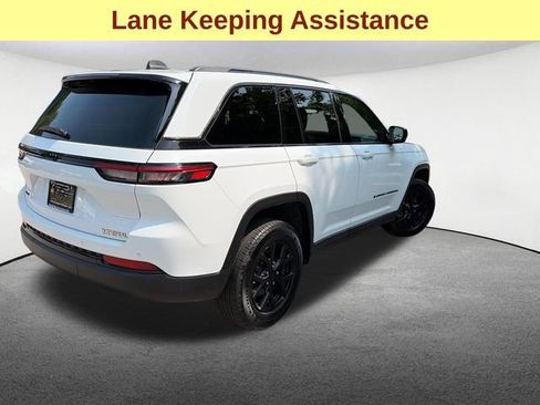 Used 2024 Jeep Grand Cherokee Altitude AWD/4WD image 7