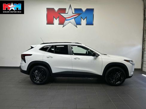 New 2026 Chevrolet Trax ACTIV w/ Sunroof Package FWD image 1