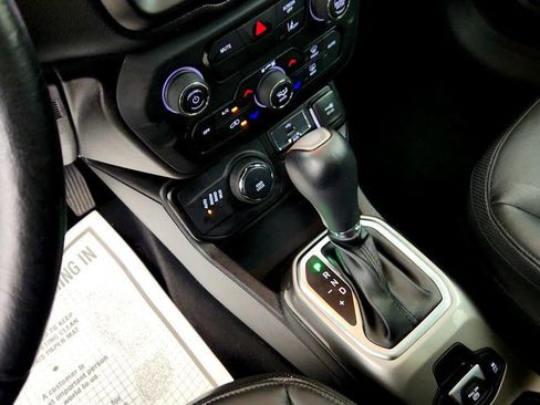 Used 2022 Jeep Renegade Limited w/ Sun, Sound & Wheels Group AWD/4WD image 16
