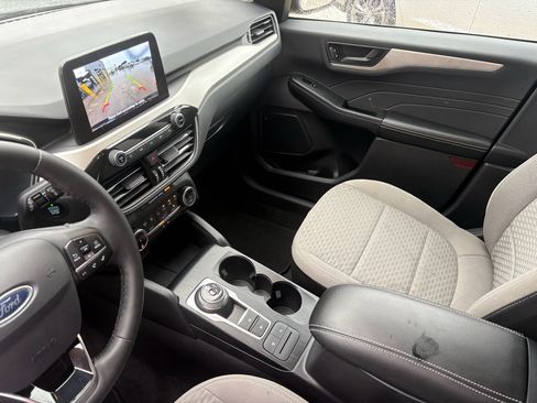 Used 2022 Ford Escape SE w/ SE Sport Appearance Package FWD image 16