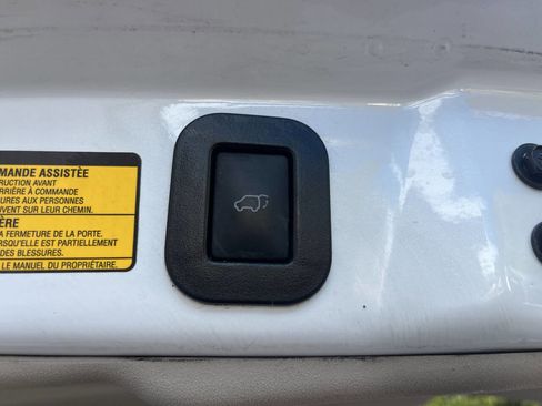 Used 2014 Toyota Venza LE image 9