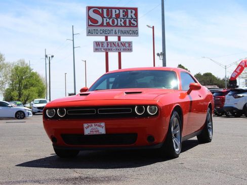 Used 2019 Dodge Challenger SXT RWD image 7