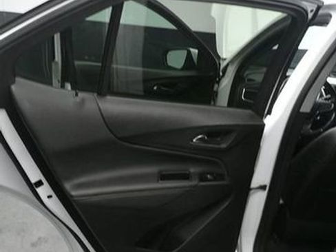 Used 2022 Chevrolet Equinox Premier AWD/4WD image 9