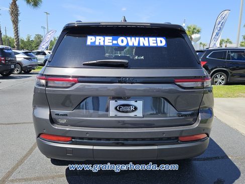 Used 2024 Jeep Grand Cherokee Limited w/ Black Appearance Package AWD/4WD image 4