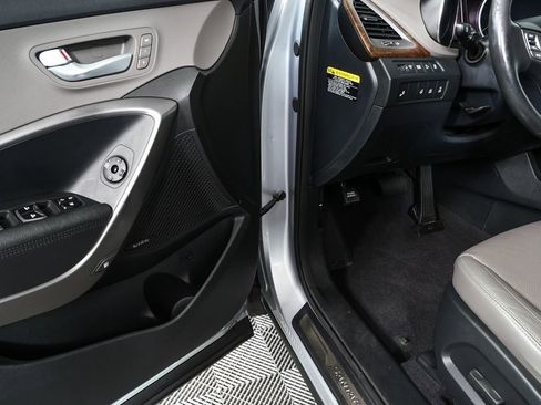 Used 2017 Hyundai Santa Fe Limited image 11