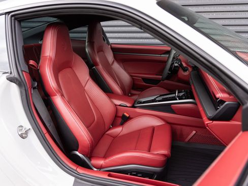 Certified 2024 Porsche 911 Carrera S RWD image 31