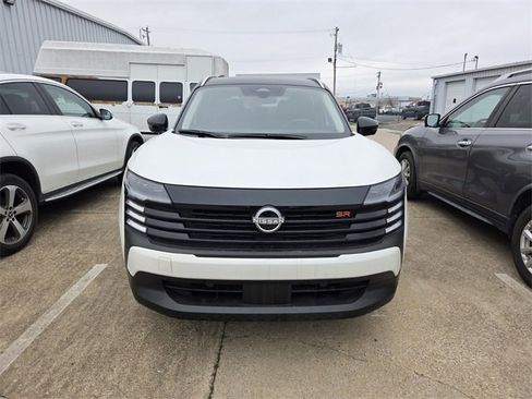 Used 2025 Nissan Kicks SR image 2