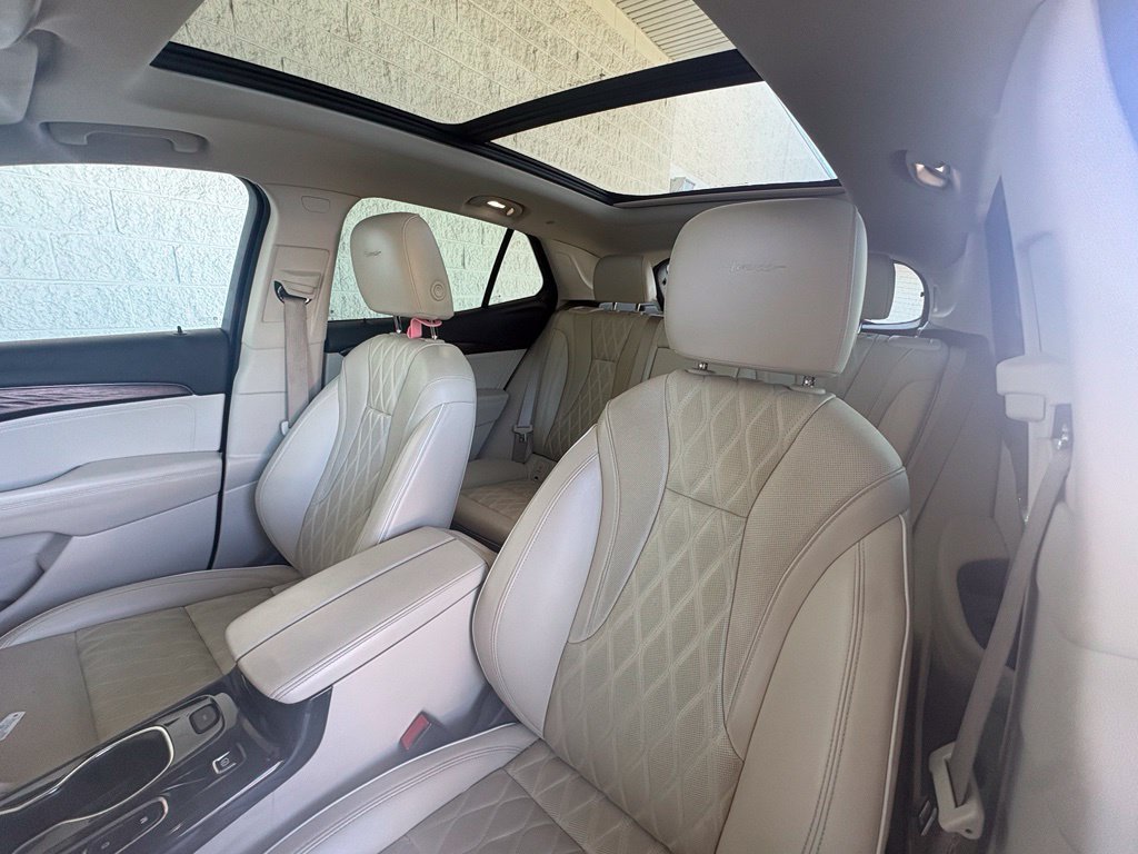 Certified 2023 Buick Envision Avenir AWD/4WD image 2