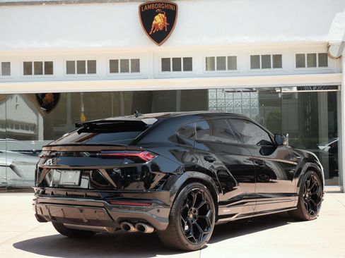 Used 2024 Lamborghini Urus Performante AWD/4WD image 3