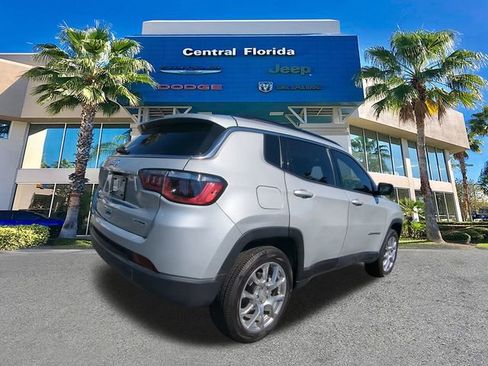 Used 2024 Jeep Compass Latitude image 5
