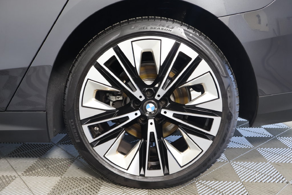 Used 2026 BMW 530i w/ Premium Package RWD image 8