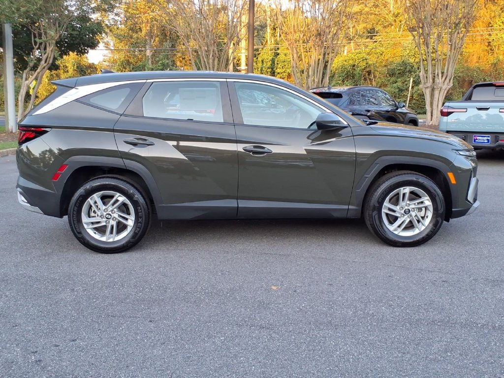 Used 2025 Hyundai Tucson SE AWD/4WD image 3