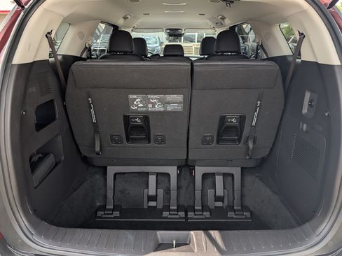 Used 2026 Kia Carnival FWD image 18