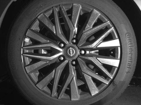 Used 2025 Nissan Altima 2.5 SV FWD image 12