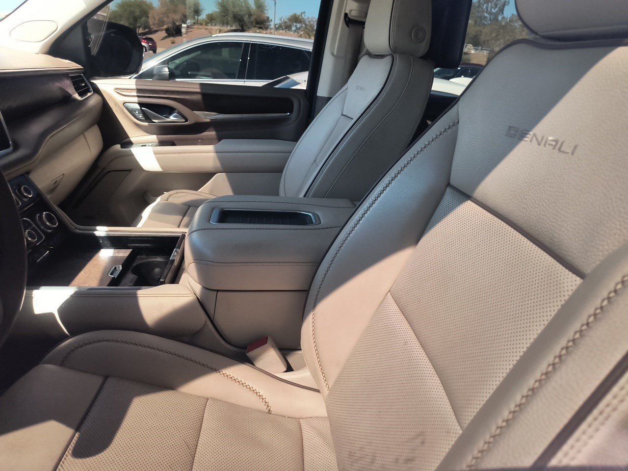 Used 2021 GMC Yukon XL Denali w/ Denali Ultimate Package AWD/4WD image 3