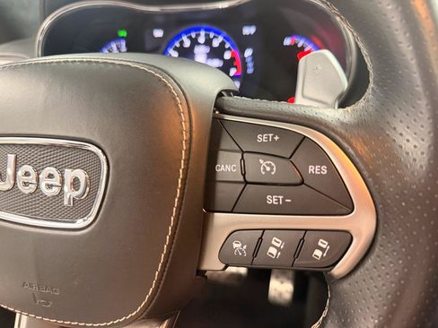 Used 2017 Jeep Grand Cherokee SRT AWD/4WD image 21
