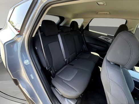 Used 2025 Kia Sportage LX AWD/4WD image 28