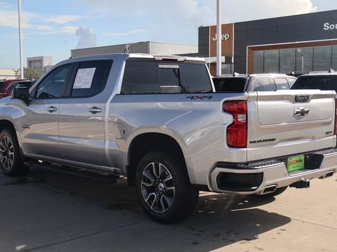 Used 2022 Chevrolet Silverado 1500 RST w/ Convenience Package II AWD/4WD image 4