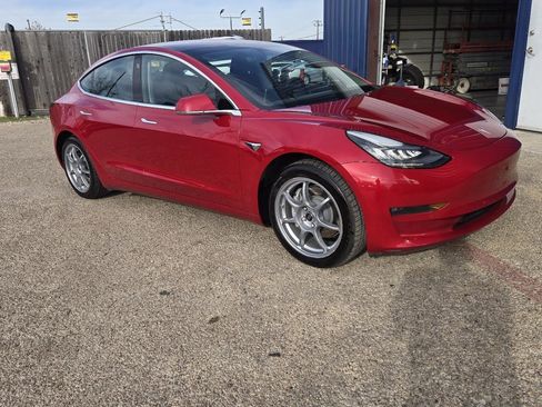 Used 2018 Tesla Model 3 Performance image 3