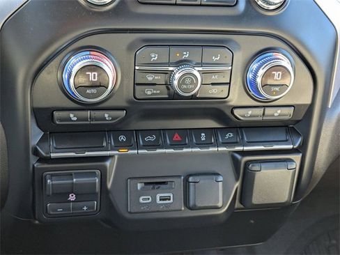 Used 2020 GMC Sierra 1500 SLT image 25