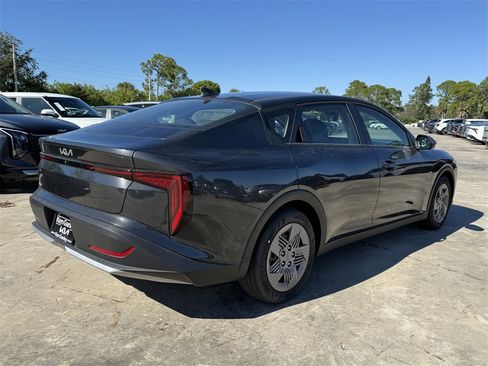 New 2025 Kia K4 LXS image 4