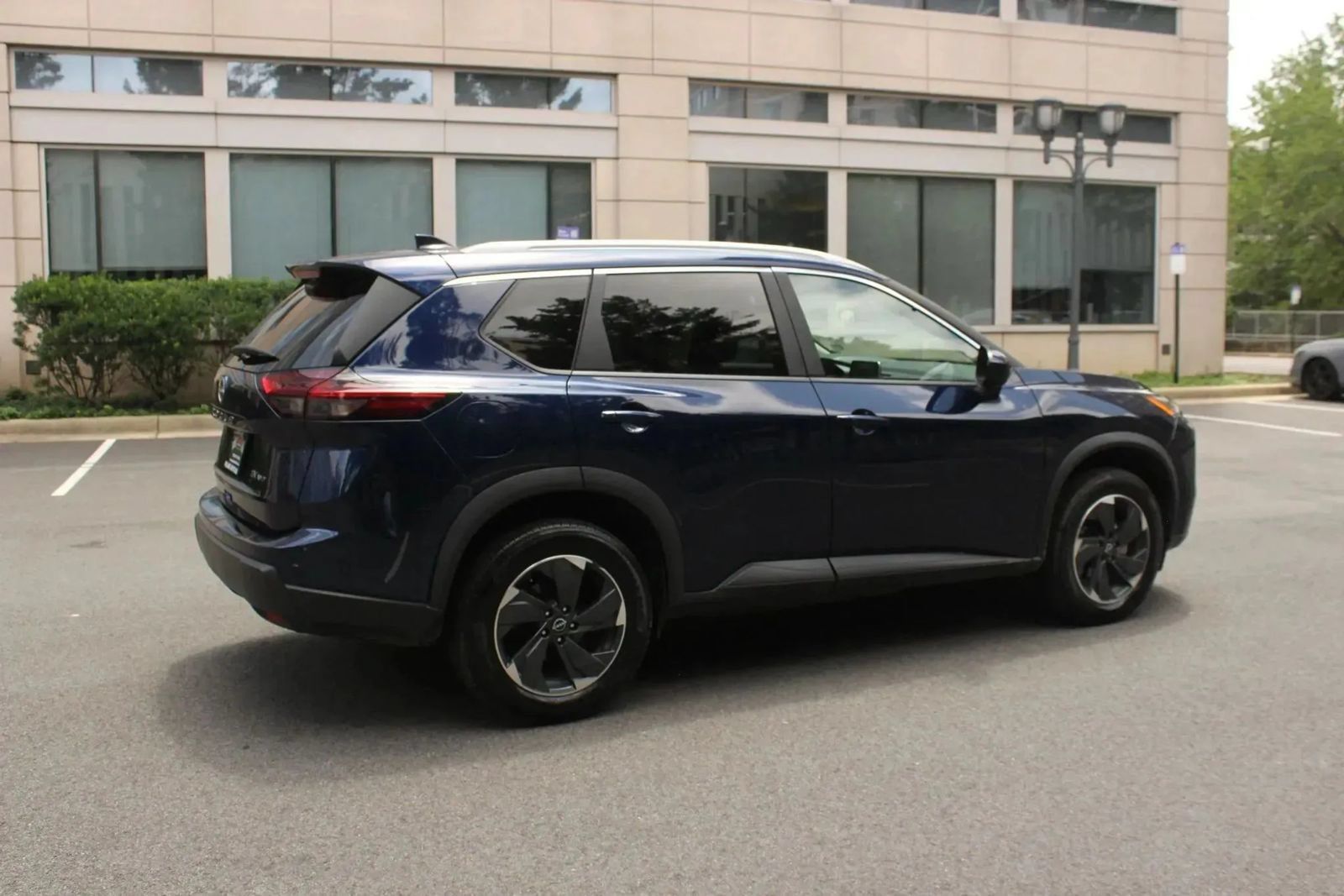 Used 2024 Nissan Rogue SV w/ SV Premium Package AWD/4WD image 13