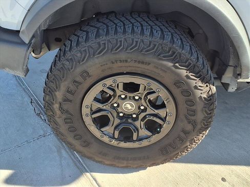 Used 2023 Ford Bronco Wildtrak image 9