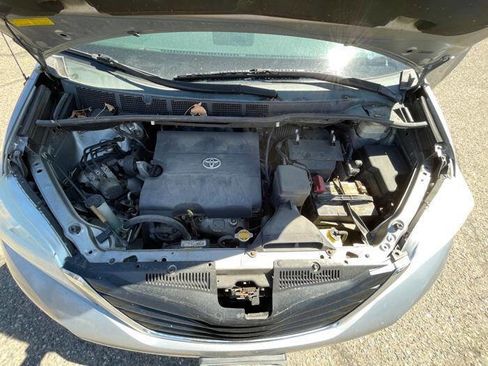 Used 2013 Toyota Sienna LE FWD image 42