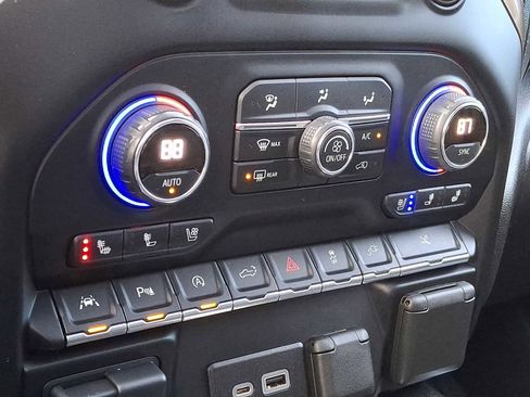 Used 2021 Chevrolet Silverado 1500 High Country w/ Technology Package image 12