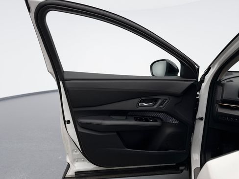Used 2024 Nissan Ariya AWD image 9