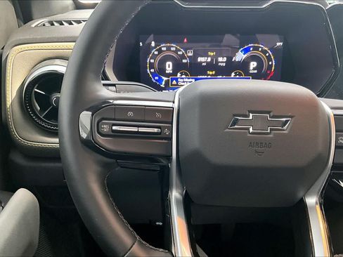 Used 2025 Chevrolet Colorado ZR2 w/ Technology Package AWD/4WD image 24