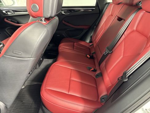 Certified 2025 Porsche Macan image 24