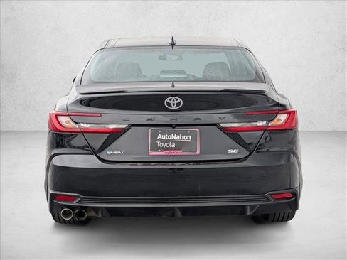 Used 2025 Toyota Camry SE image 7