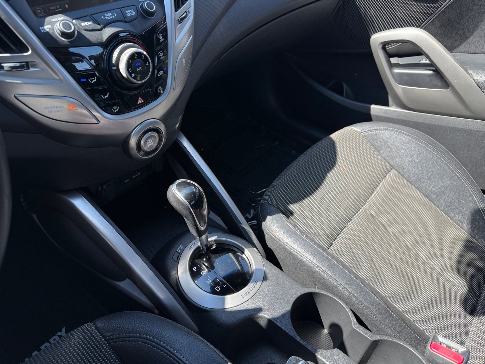 Used 2013 Hyundai Veloster w/ Style Pkg FWD image 13