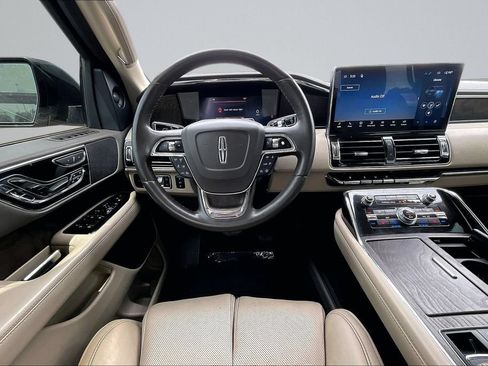 Used 2022 Lincoln Navigator Reserve AWD/4WD image 3