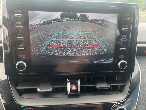 Used 2020 Toyota Corolla LE FWD image 18