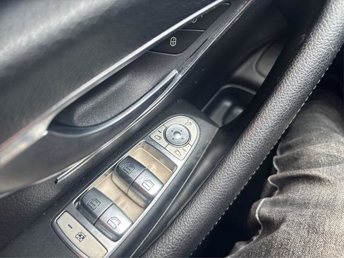 Used 2018 Mercedes-Benz E 300 image 35