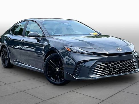Used 2026 Toyota Camry SE FWD image 3