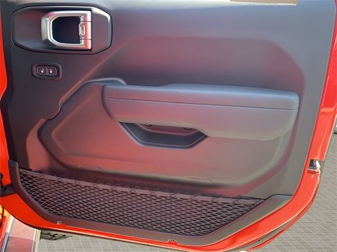 New 2024 Jeep Gladiator Rubicon w/ Technology Group image 38