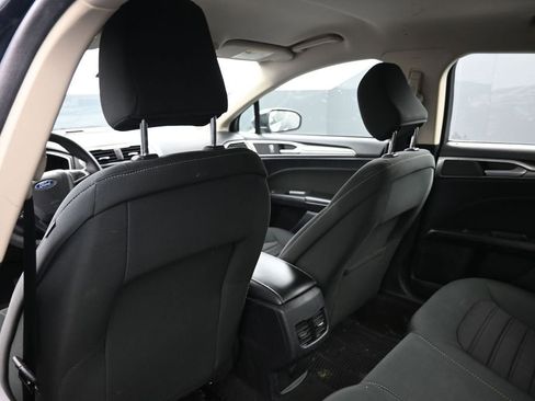 Used 2020 Ford Fusion SE FWD image 22