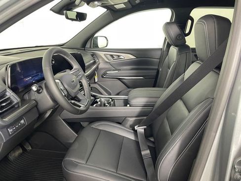 New 2026 Chevrolet Traverse LT w/ Midnight/Sport Edition AWD/4WD image 2