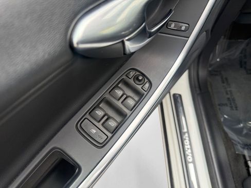 Used 2018 Volvo V60 T5 Dynamic w/ Vision Package image 10