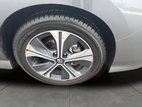 Used 2019 Nissan Leaf SV w/ SV Technology Package image 6