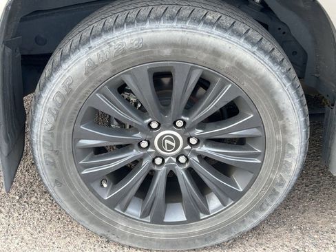 Used 2023 Lexus GX 460 Premium w/ Accessory Package image 8