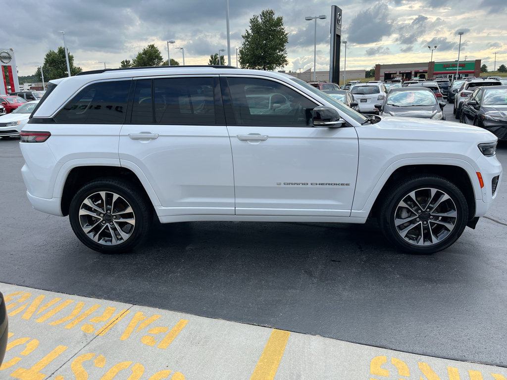 Used 2023 Jeep Grand Cherokee Overland RWD image 7