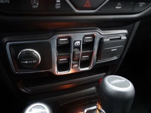 Used 2021 Jeep Gladiator Willys image 9