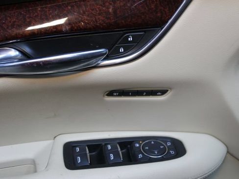Used 2017 Cadillac XT5 Luxury w/ Driver Awareness Package FWD image 18