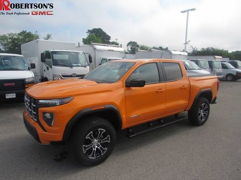 Used 2025 GMC Canyon AT4 w/ Technology Plus Package AWD/4WD image 1
