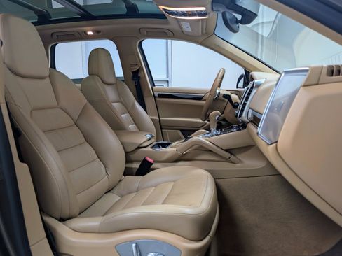 Used 2014 Porsche Cayenne Diesel AWD/4WD image 25