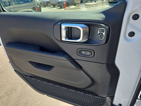 New 2026 Jeep Wrangler Unlimited Sahara AWD/4WD image 27